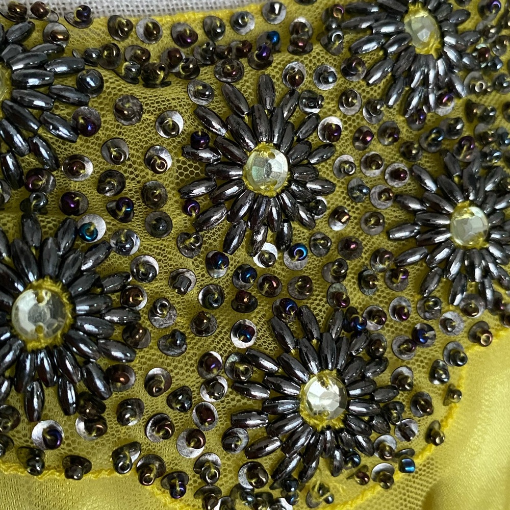 NWOT St John Evening $525 Beaded Sequin Blouse 12 Liquid Satin Silky Chartruese - Picture 10 of 15